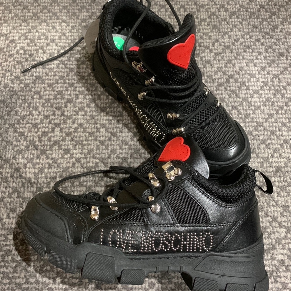 Brand new tennis chunky LOVE MOSCHINO